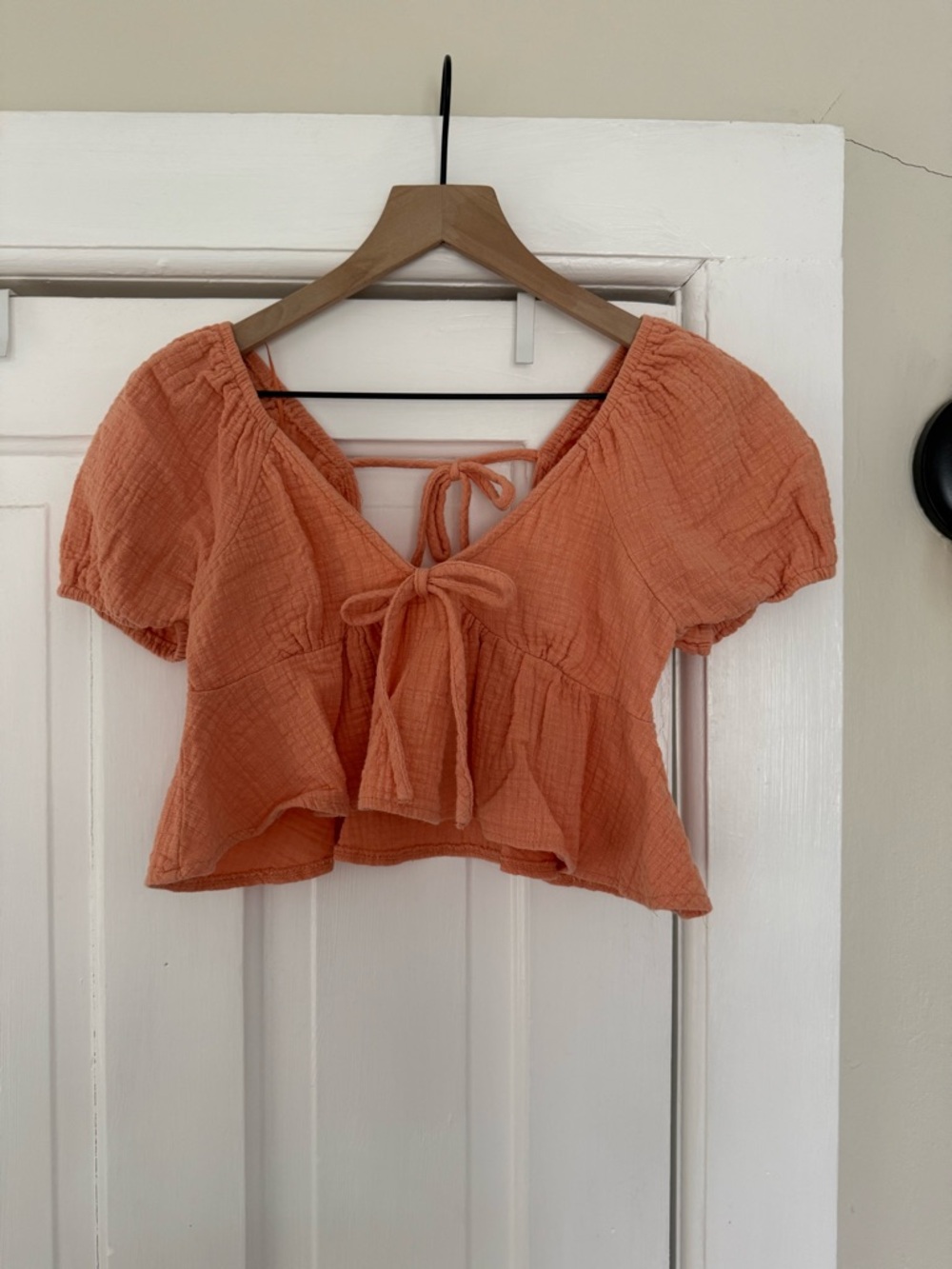Ami Peach Tie-Front Cropped Peasant Top
